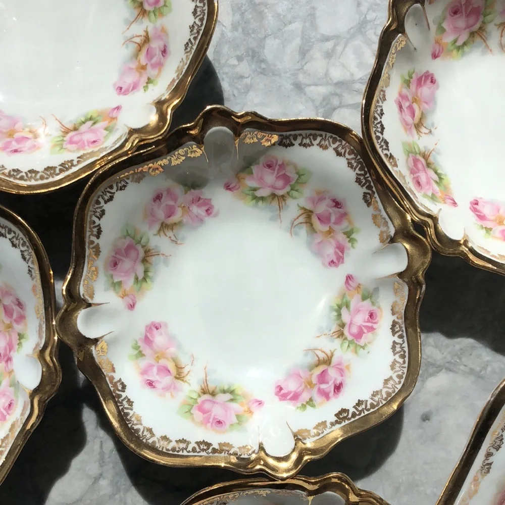 Berry Bowl & serving dishes - Picture 3 of 7